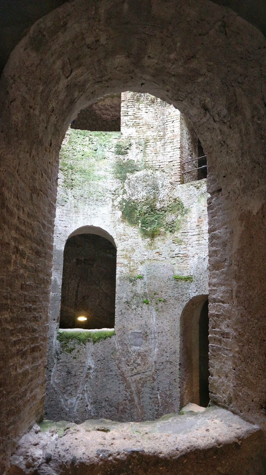 Il Pozzo di San Patrizio a Orvieto, un viaggio verso il centro della terra Il Pozzo di San Patrizio a Orvieto, un viaggio verso il centro della terra