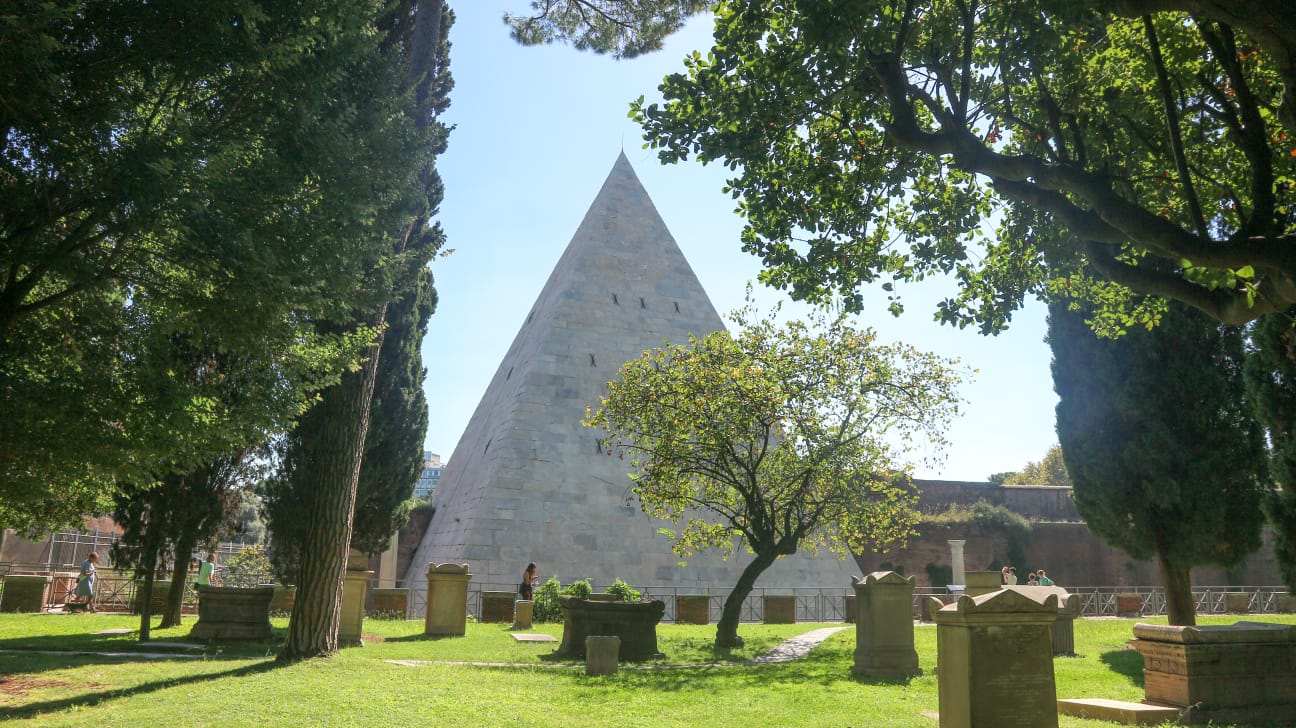 Il cimitero acattolico di Roma e le tombe famose degli artisti